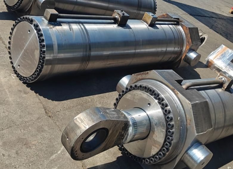 Detalle de vástago de cilindro hidráulico fabricado por SCIMEC